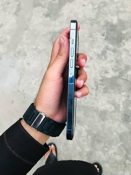 iphone 13 pro max  with box  non pta factory unlock 3