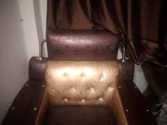 leather sofa bohat kam use huwa h