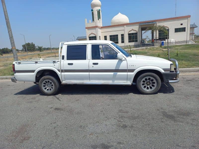 Mazda b2200 2