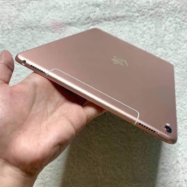 Apple iPad Pro 9.7 inch Cellular 1