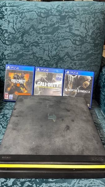 PS4 PRO 1TB+4 CD GAMES 0