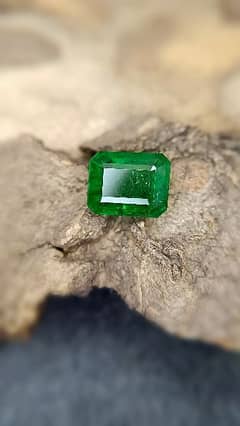 Natural Emerald zamrud gemstone top quality rich green color