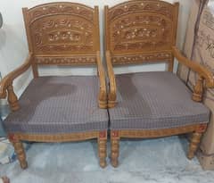chinuoti design chairs and table