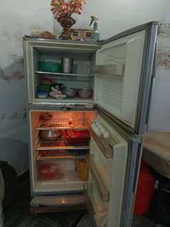 Dawlance fridge medium size