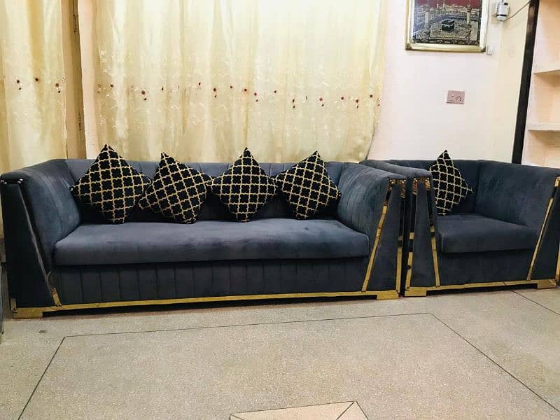 New look very comfortable sofa set 0