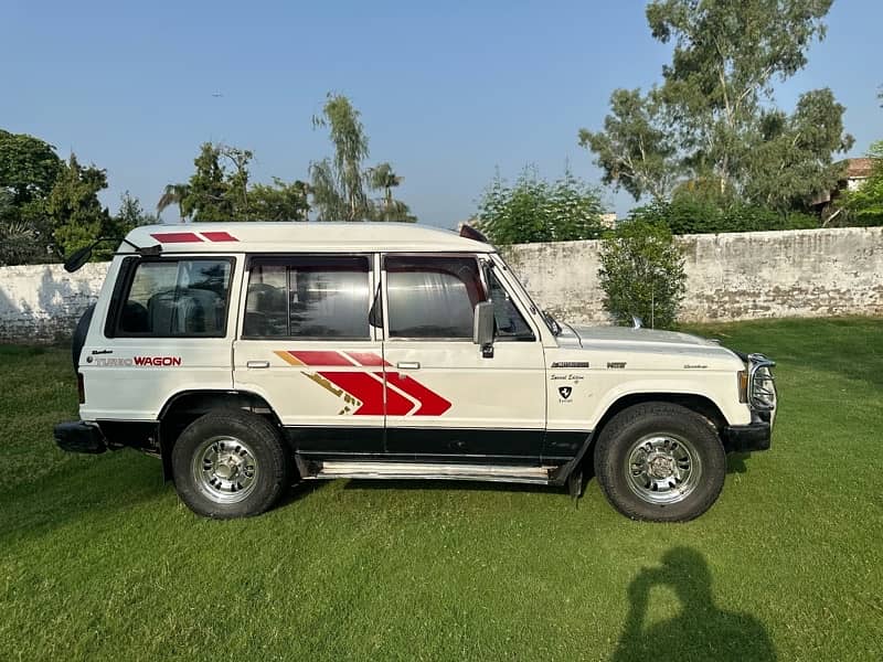 Mitsubishi Pajero 1985 2.4td 4x4 12