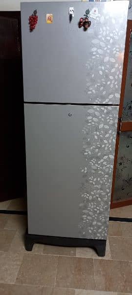 Haier refrigrator 18 cft full size 0