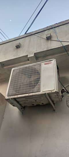 Sanyo 2 ton split Ac