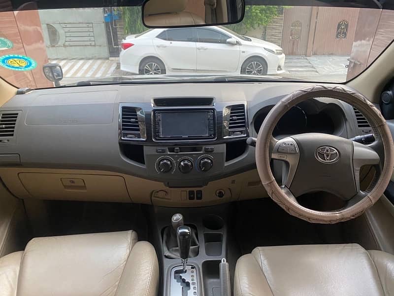 Toyota Fortuner 2013 4