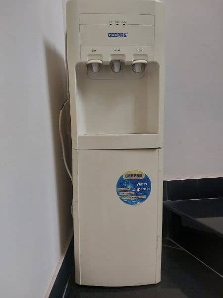 Geepas Water Dispenser with Cabinet 0