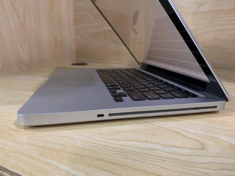 Apple MacBook Pro 2011 9