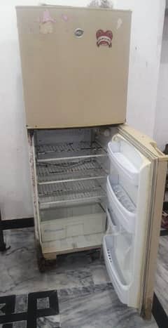 use frige for sale gass ka . masla hai and ham nai new frige le hai