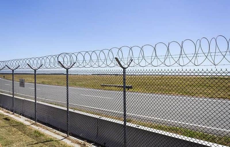 Razor wire Barbed wire Security Chain Link Fence / Jali & Welded Mesh 6