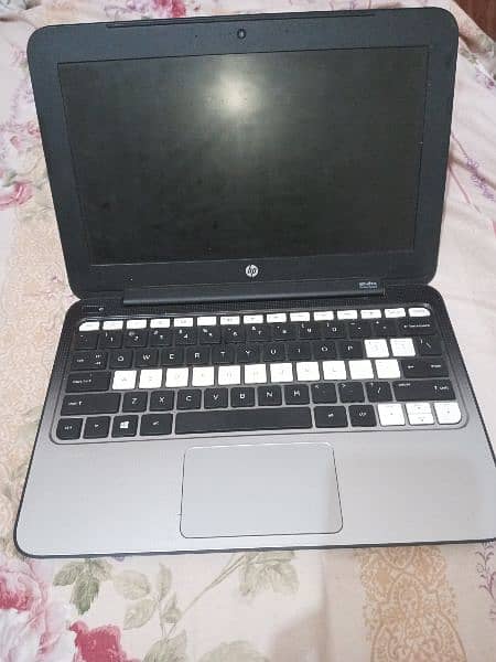 HP stream book ddr 4 gb ram ROM 128 streem book not chrome book 1