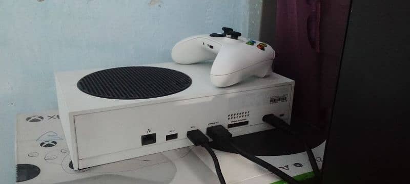 Xbox Series S with box 0