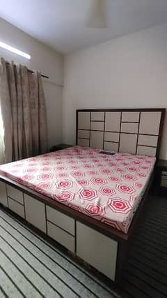 Full Bed Room Set without Mattress