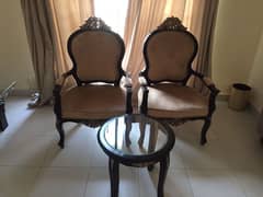 2 Designing chairs 1 table good condition