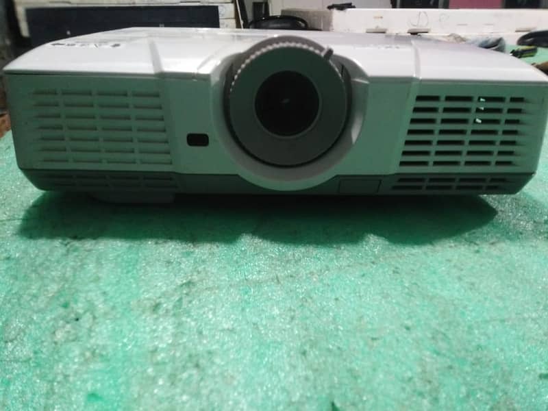 Original Mitsubishi Projectors XD5000U on very reasonable price 3