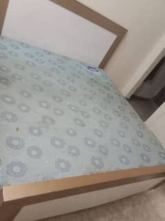 King size medicated mattress is available for urgent sale