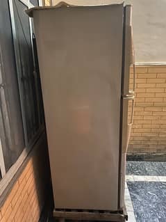 dawlance large size fridge
