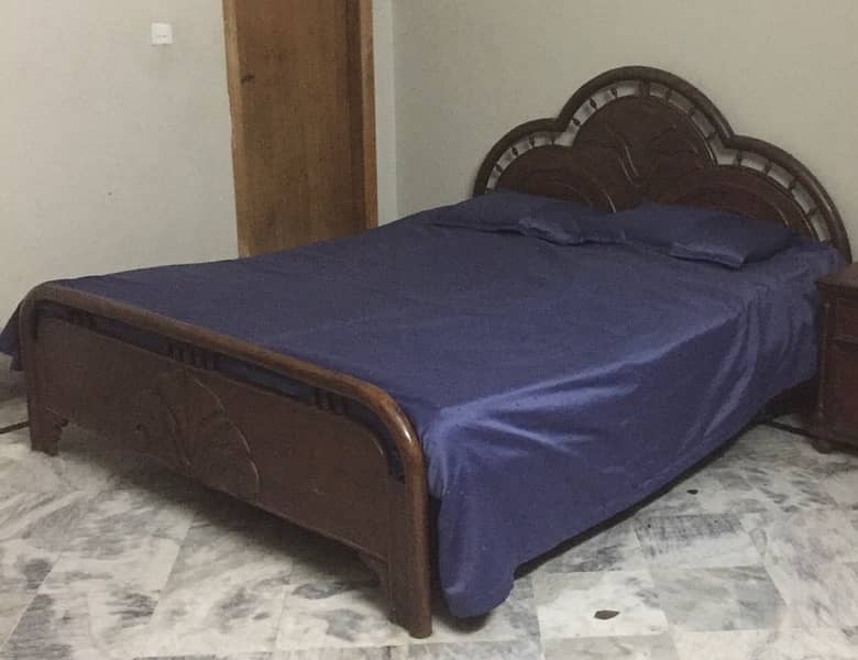 King Bed/Wooden Bed 0