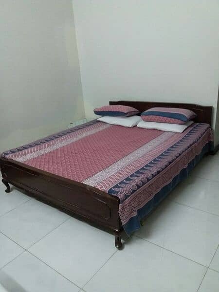 wooden queen size bed 0