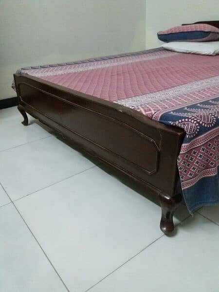 wooden queen size bed 1