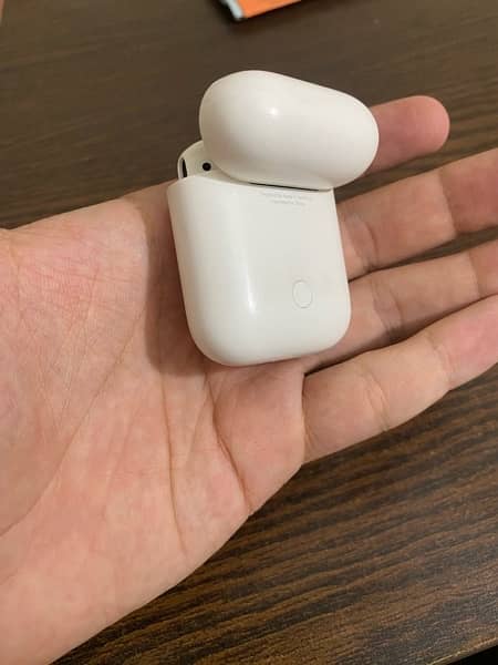 Apple AirPods 2 100% original in good condition 1