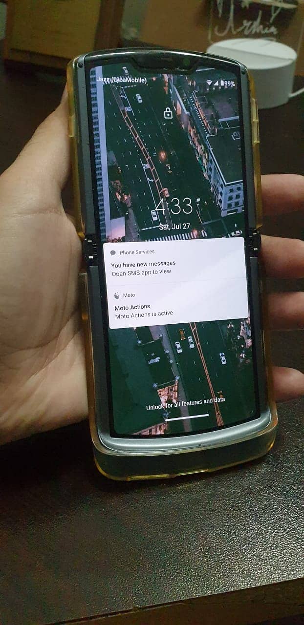 10/10 condition Motorola razr 2020 0