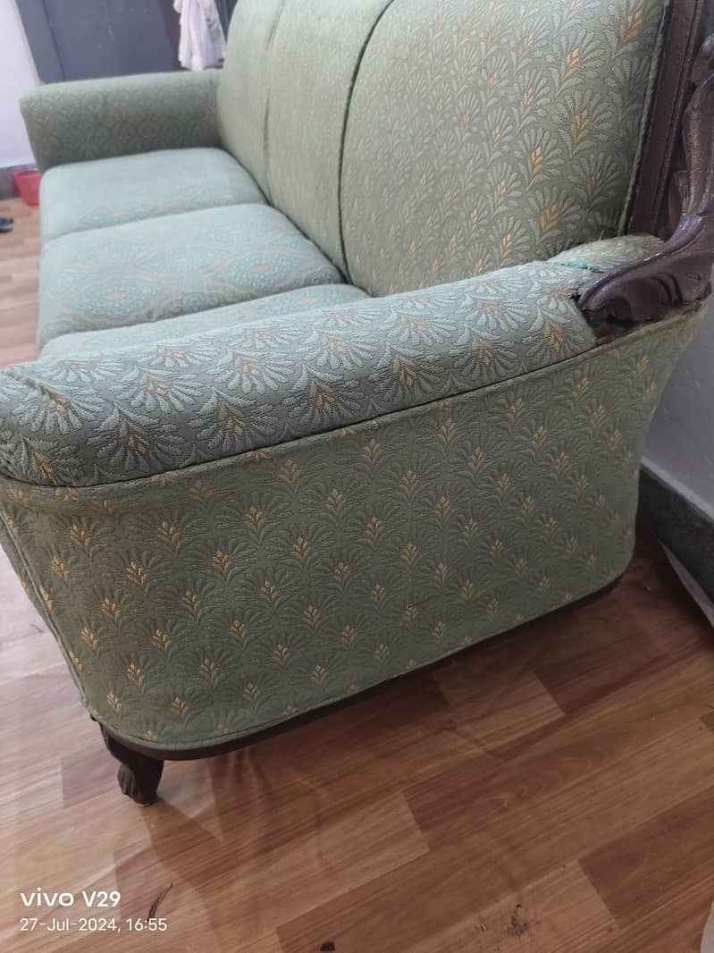 5 seater sofa set for sell. 2