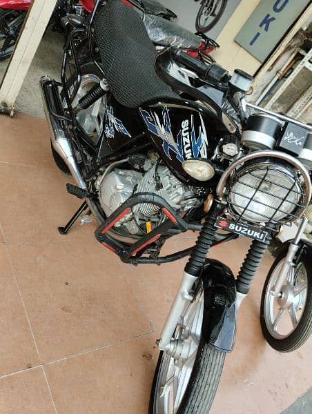 SUZUKI GS-150SE 2022 MODEL WITH EXTRA ACCESSORIES & JUMBO PACKAGE 3