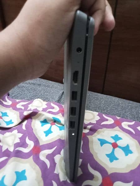 lenovo laptop 10 out of 10 condition 4