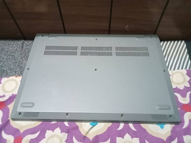 lenovo laptop 10 out of 10 condition 6