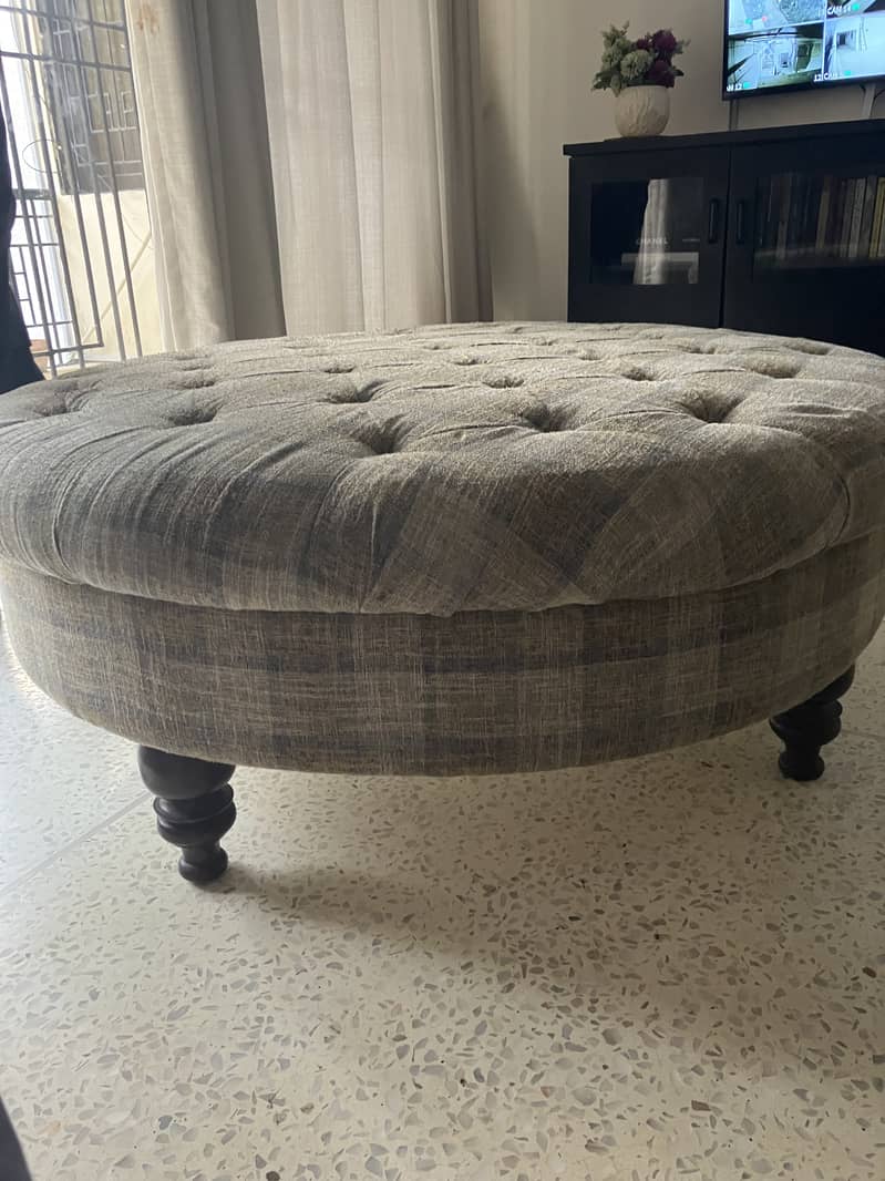 Used cushion center table 0