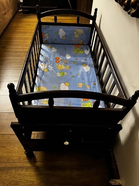 slightly used Baby cot 0