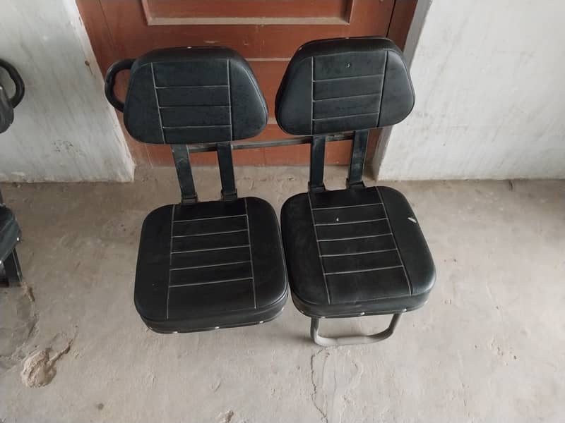 revo guard seats almost new 0