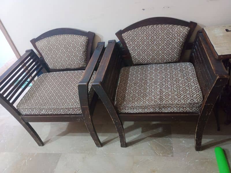 5 seater sofa set and table 1