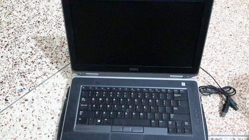 urgent sell. . DELL laptop core i7 3rd GEN LATITUDE 8 GB 0