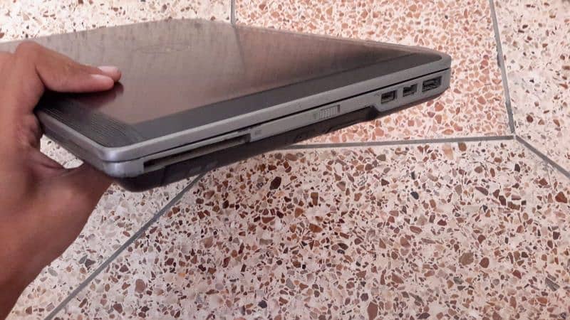 urgent sell. . DELL laptop core i7 3rd GEN LATITUDE 8 GB 4