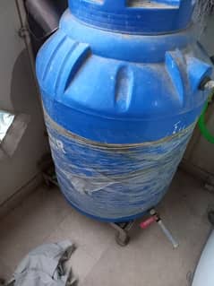 Water storage tank 400 liters slightly used and damage 0