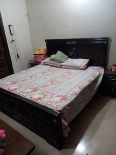 king size bed with side tables