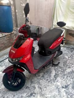 Metro T-9 electric scooty Brand new used only 9 months,