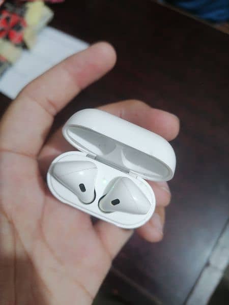 Original Apple Air pods for urgent sale 2