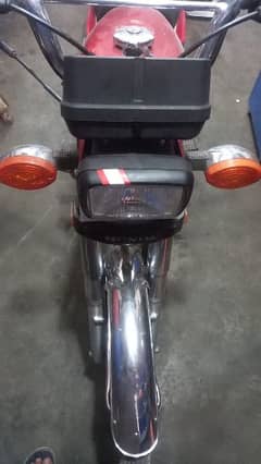 sale my HONDA 125 exchange posibal with cd 70 honda