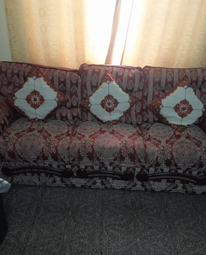 5 seater sofa for urgent sale 0