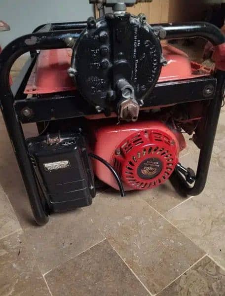 Honda china generator 2.5 kva good working no any fault. 1