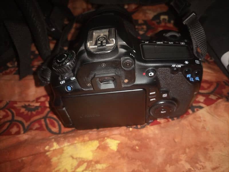 DSLR Canon 60D body kit with 18-135mm Lens 3