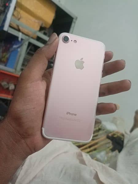 iphone 7 32gb  xchge possible 1