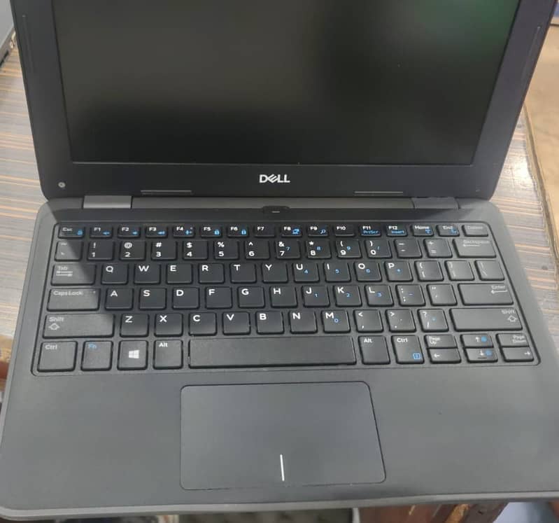 5 hours bettery mini Dell Laptop 2