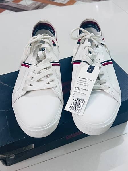 Levis brand new sneaker 42 size 2